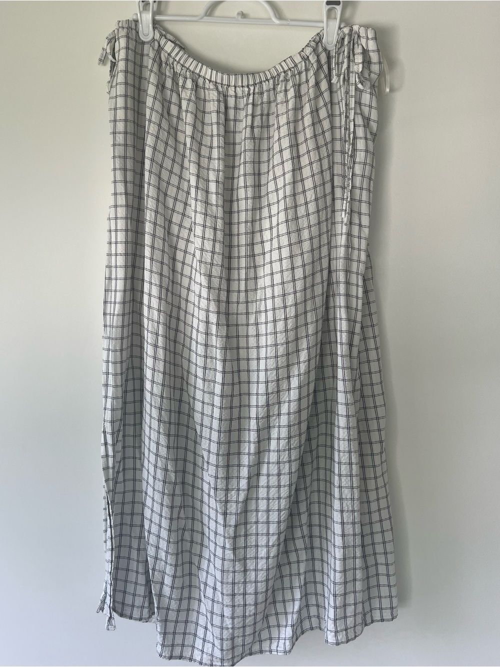 Uniqlo White & Black Checkered Maxi Skirt